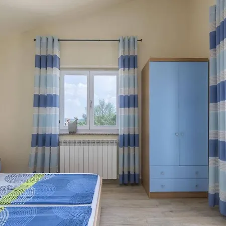1-bedroom *